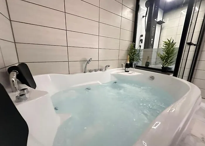 E Servagnat T3 Luxe Avec Sauna Jacuzzi Et Hammam شقة